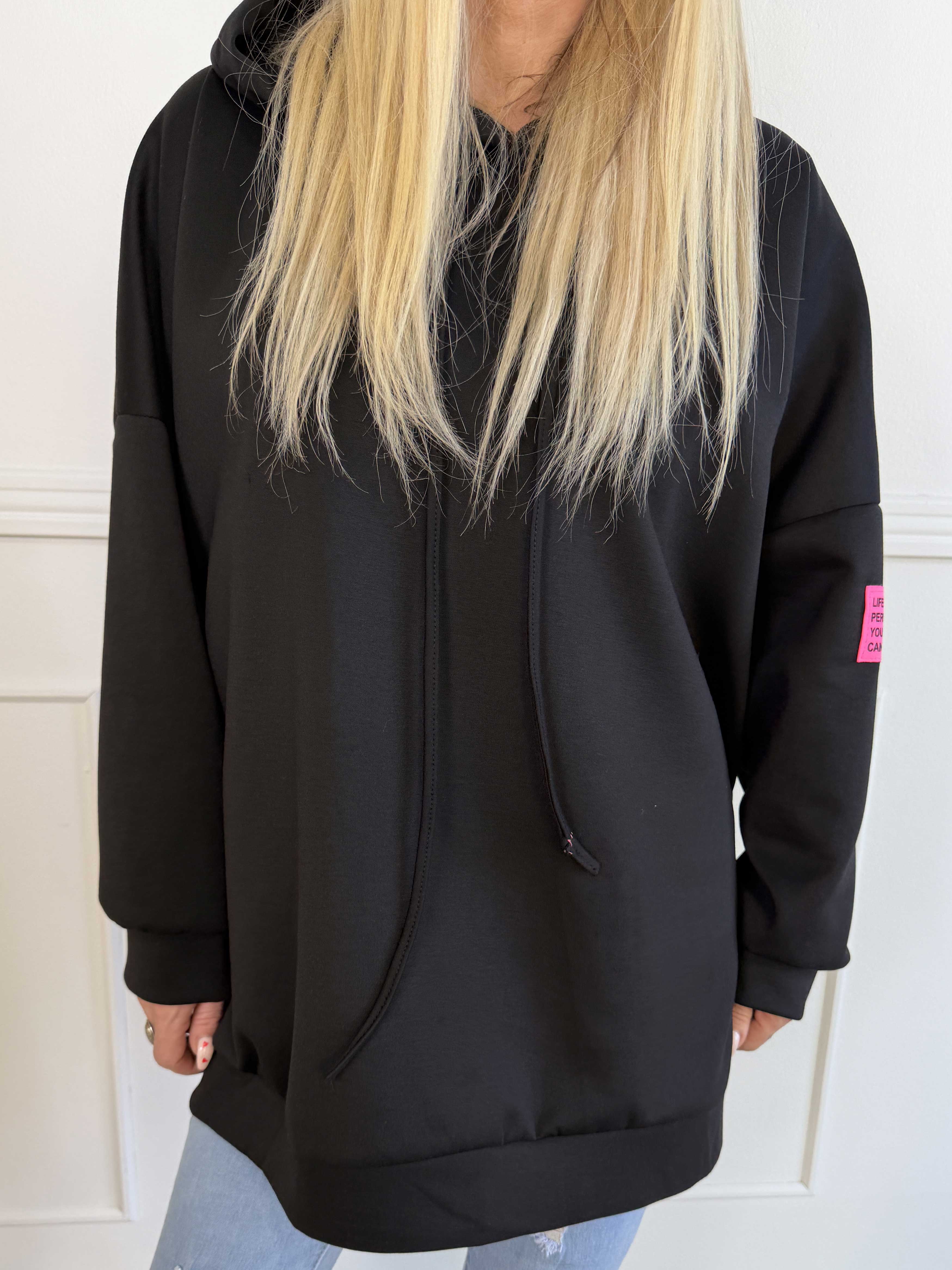 Victoria - Oversized hoodie med et pink mærke på ærmet